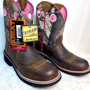 Ariat women’s Fatbaby Camo Boots - Brown and Pink Sz 7.5